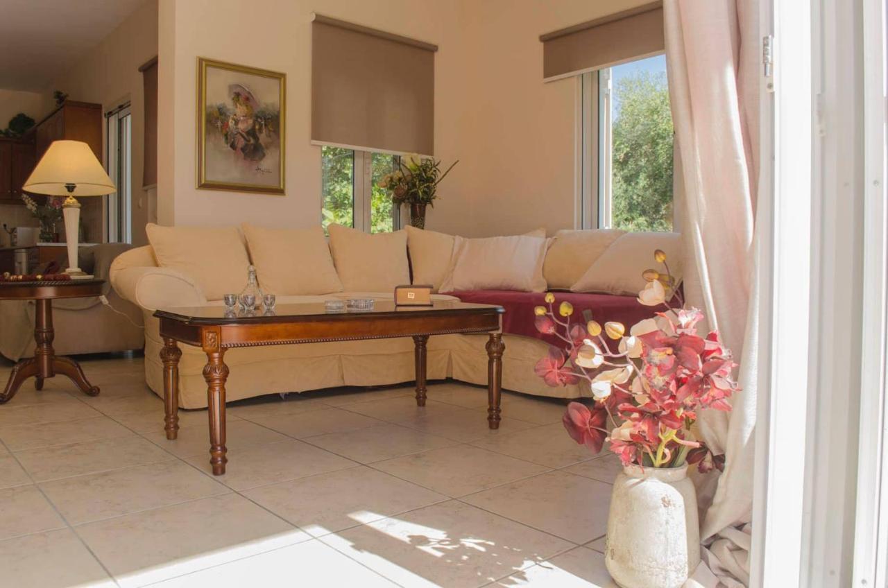 Villa Aretaki Kalamaki  Luaran gambar